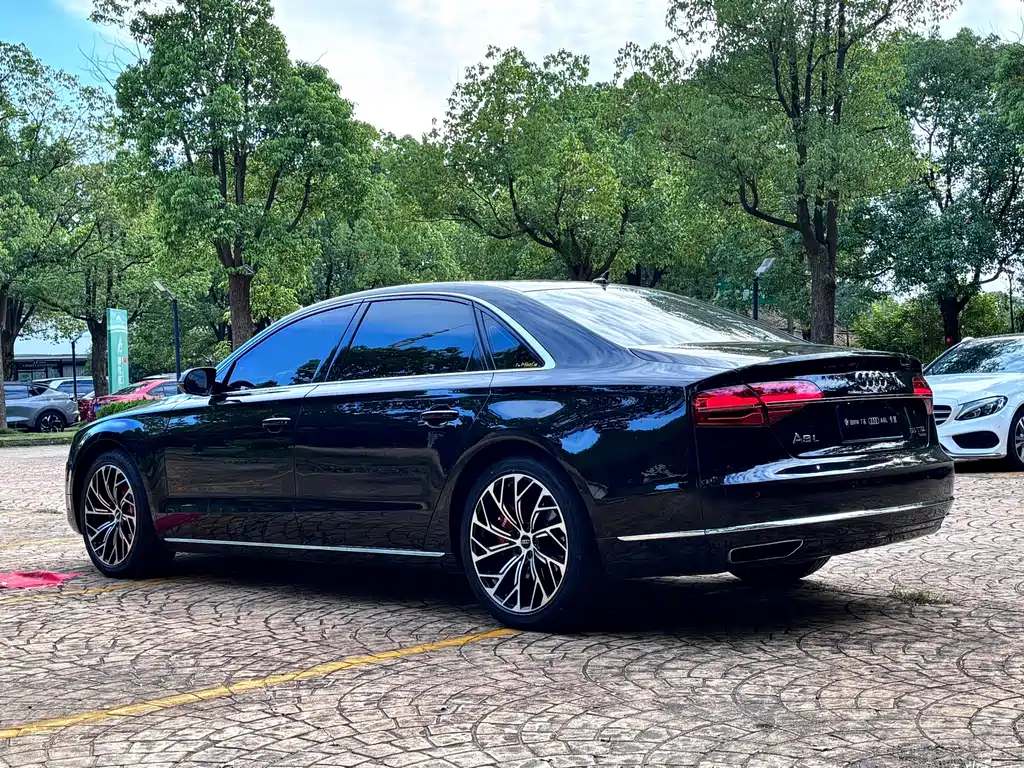 Audi A8 — миниатюра 4