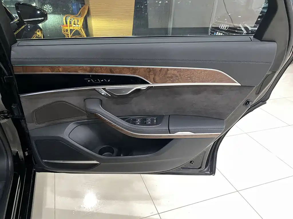 Audi A8 — миниатюра 12