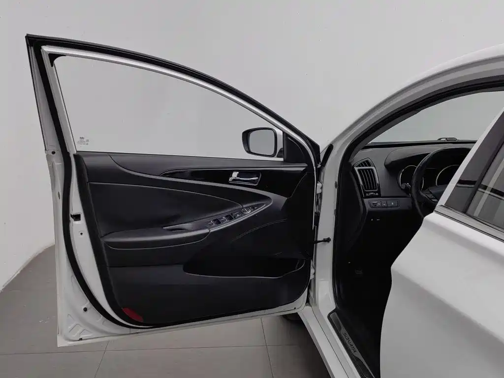 Hyundai Sonata — миниатюра 8