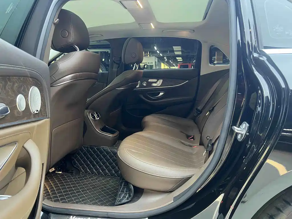 Mercedes-Benz E-Class — миниатюра 5