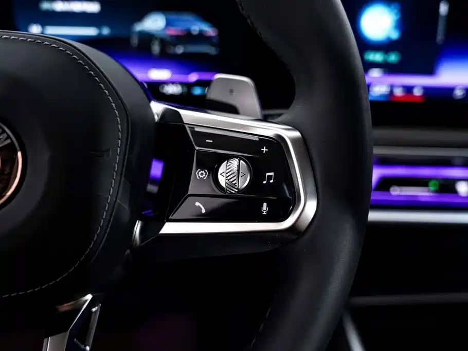 BMW 7 Series — миниатюра 30