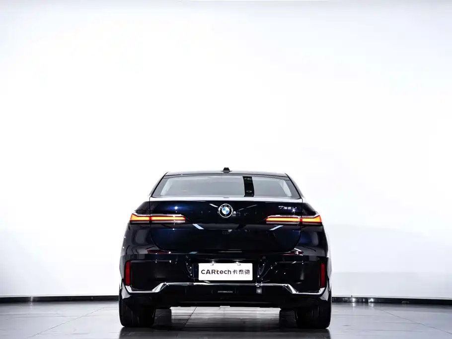 BMW 7 Series — миниатюра 7