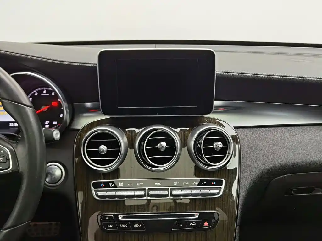 Mercedes-Benz GLC — миниатюра 12