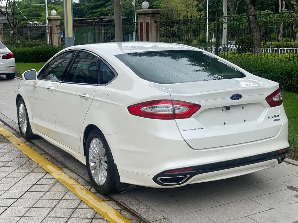 Ford Mondeo 2013 2.0L GTDi200 Fashion