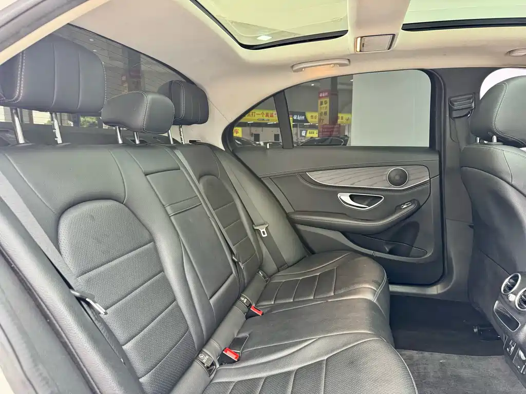 Mercedes-Benz C-Class — миниатюра 12