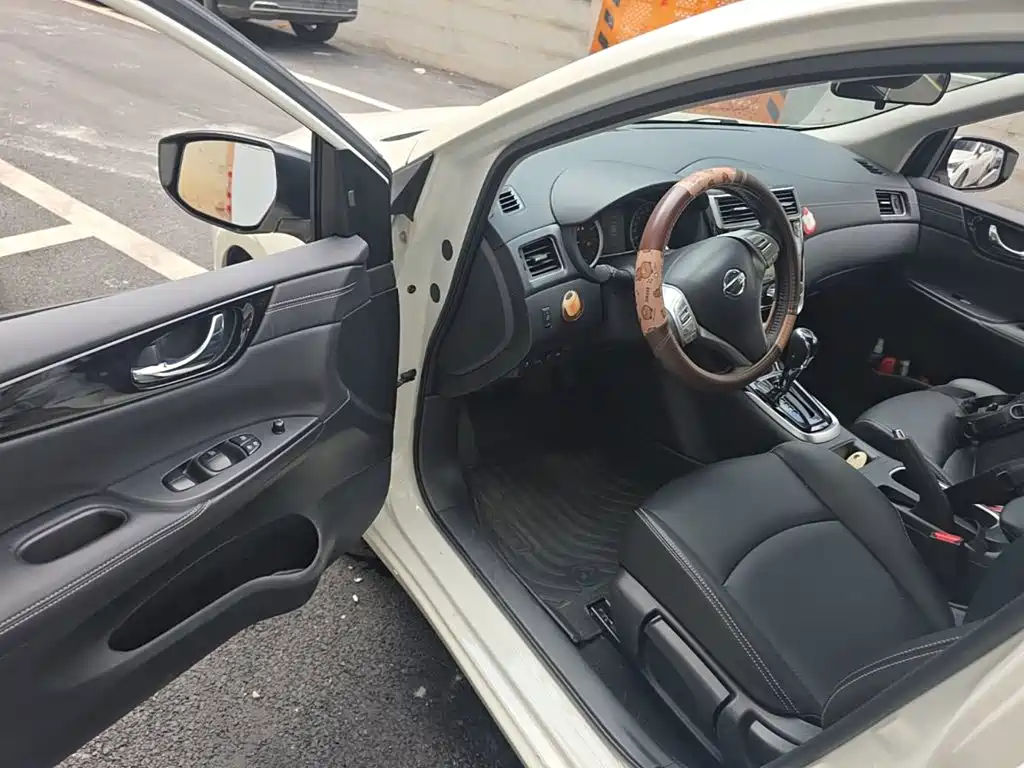Nissan Tiida — миниатюра 16
