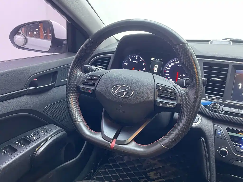 Hyundai Elantra — миниатюра 18