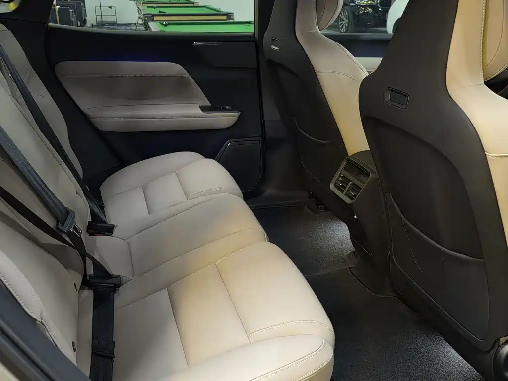 Volvo XC70 PHEV — миниатюра 5