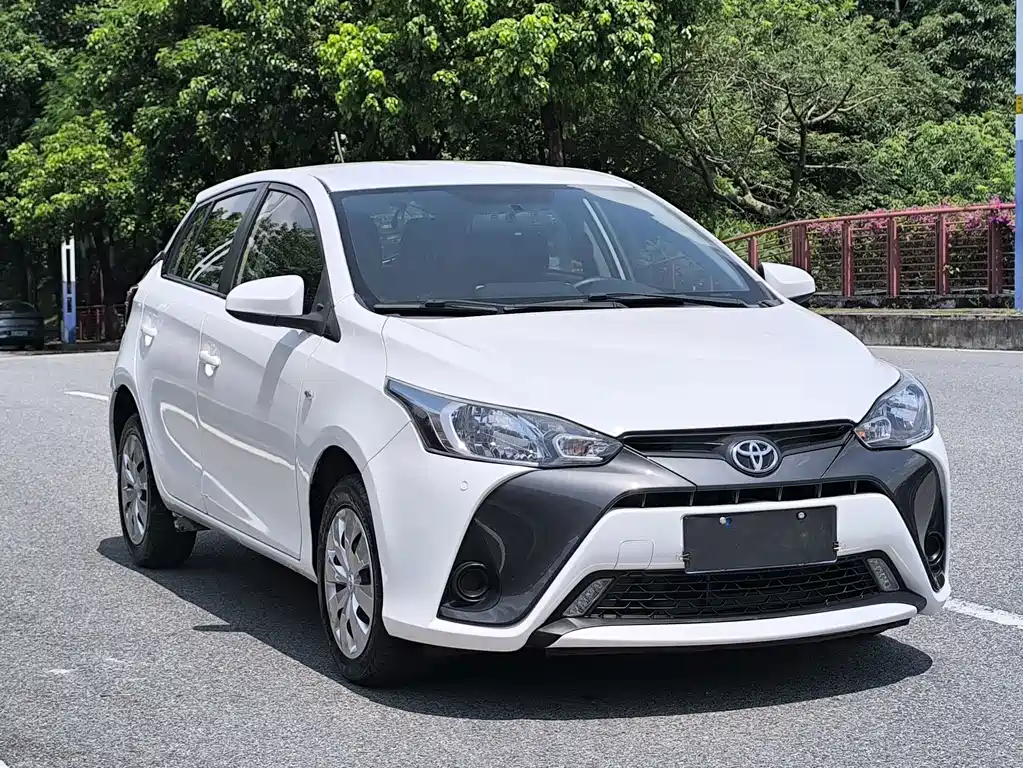 Toyota Yaris L - фото 3
