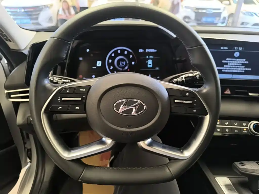 Hyundai Elantra — миниатюра 11