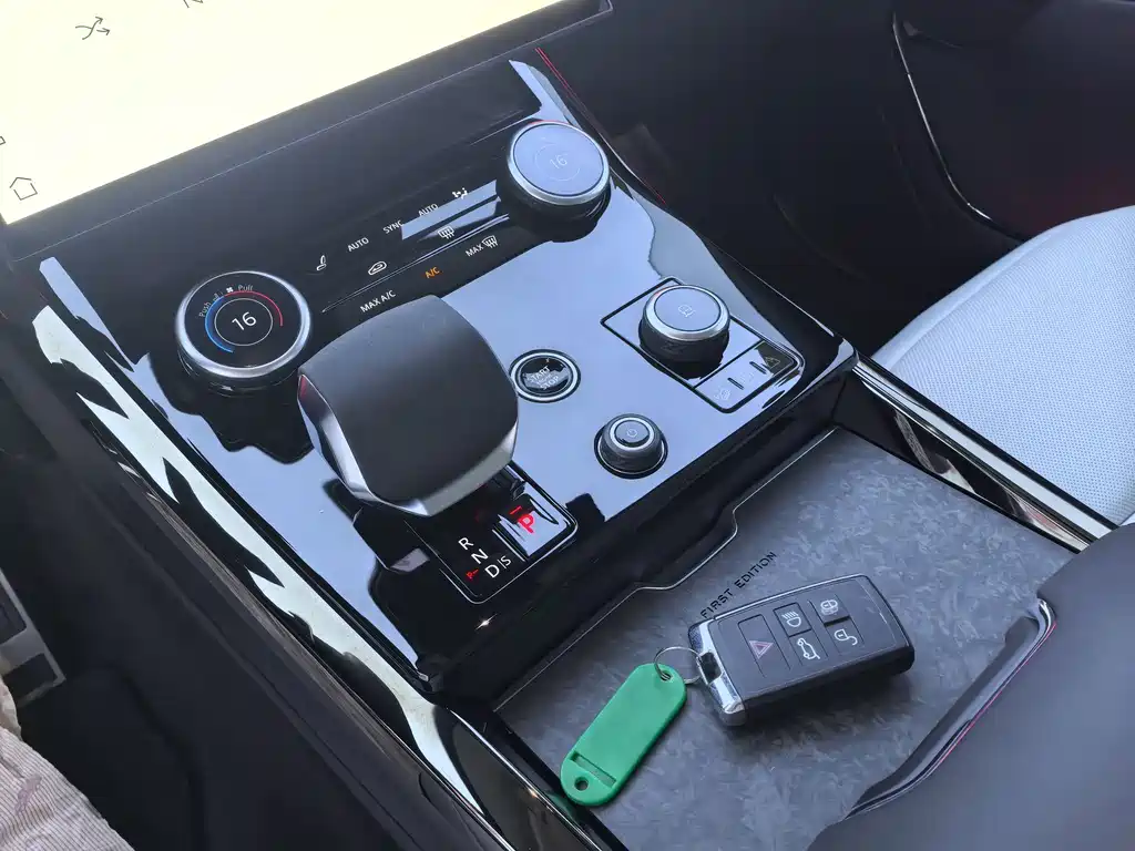 Land Rover Sport PHEV — миниатюра 15