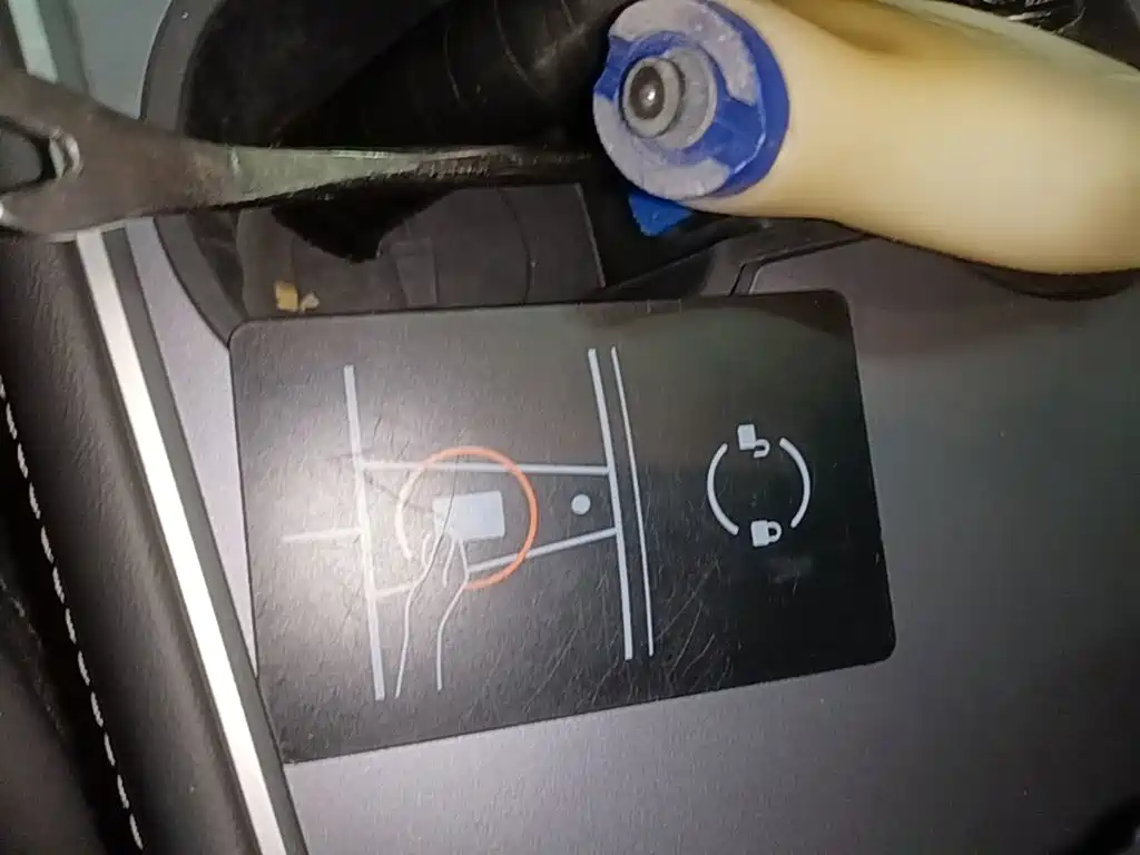 Tesla Model Y — миниатюра 9