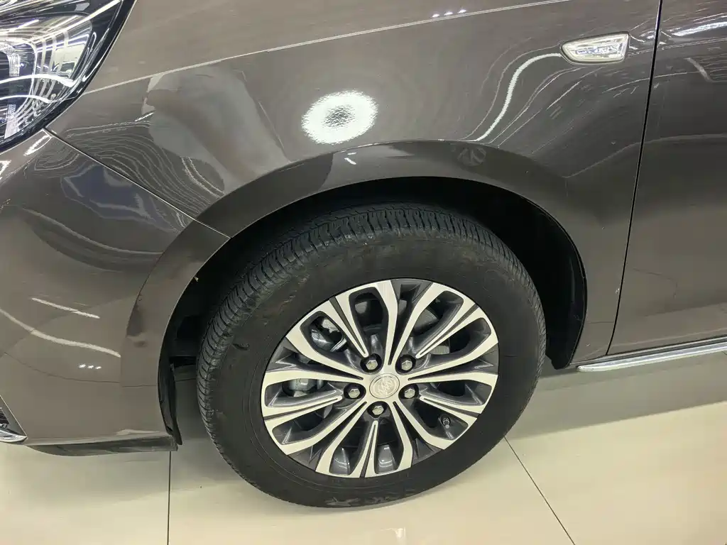 Buick GL8 — миниатюра 2