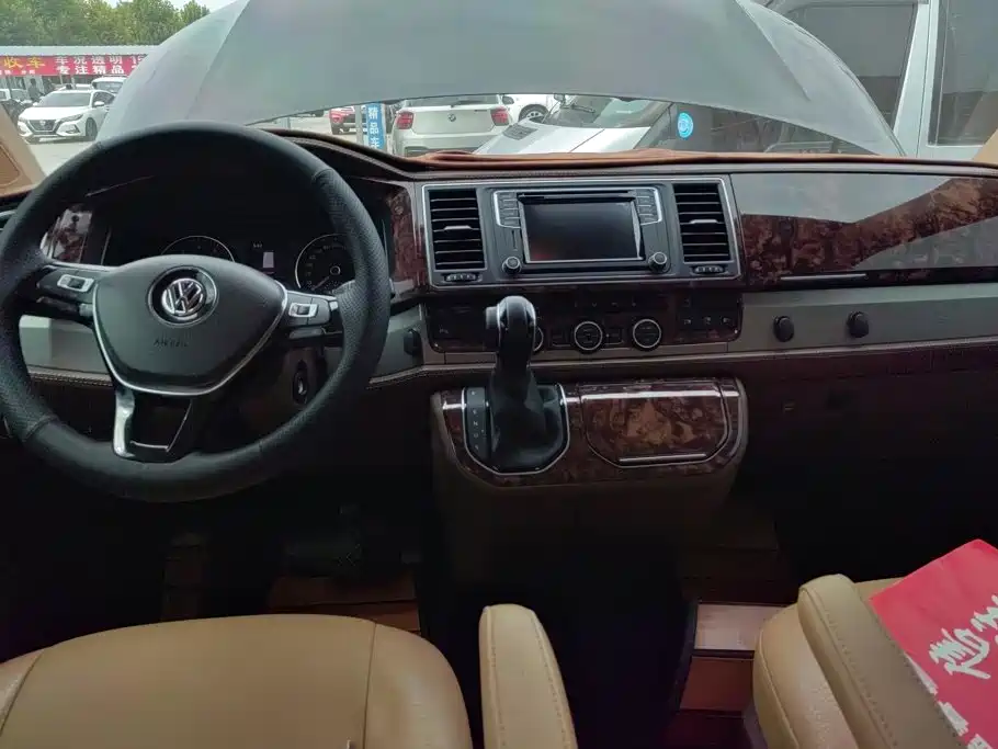 Volkswagen Caravelle — миниатюра 12