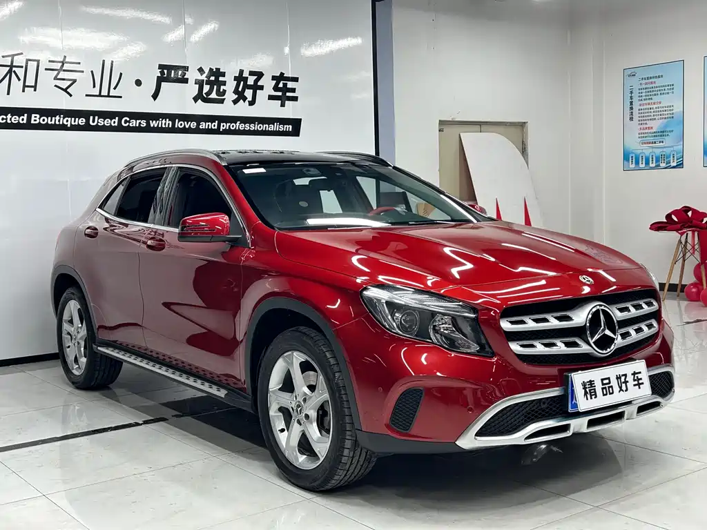 MERCEDES-BENZ GLA