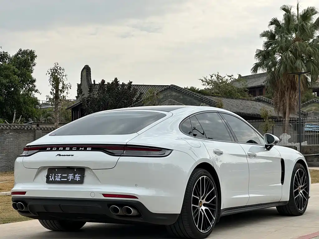 PORSCHE PANAMERA