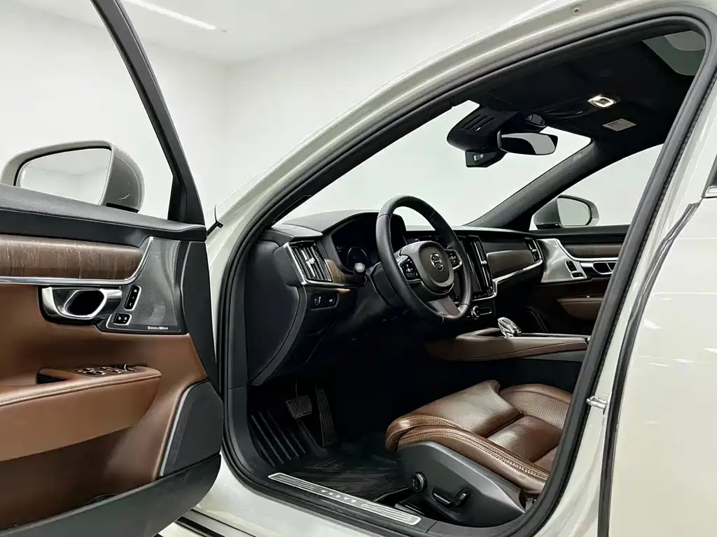 Volvo S90 — миниатюра 9