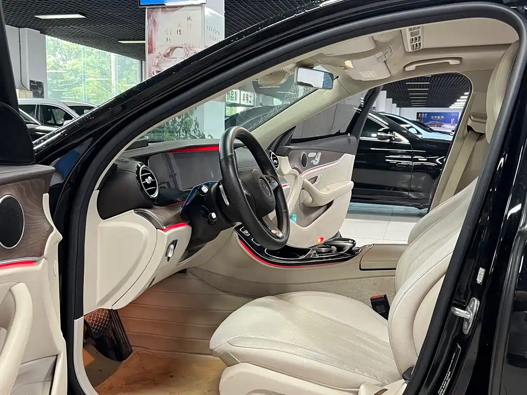 Mercedes-Benz E-Class — миниатюра 7
