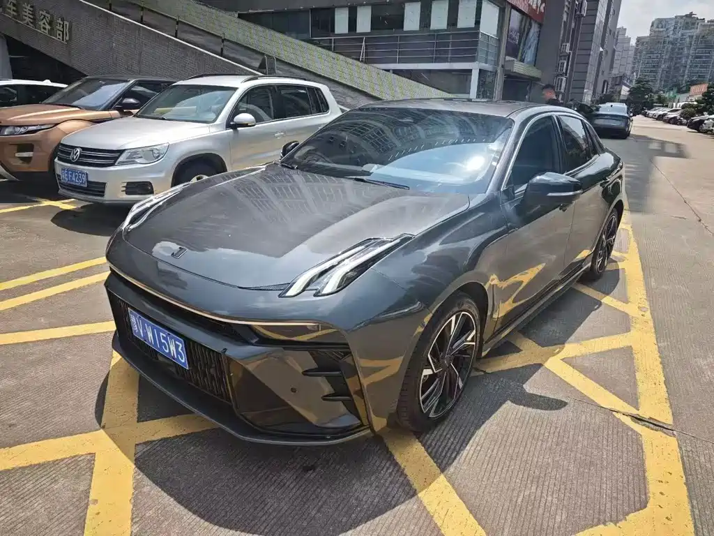 Lynk & Co 03