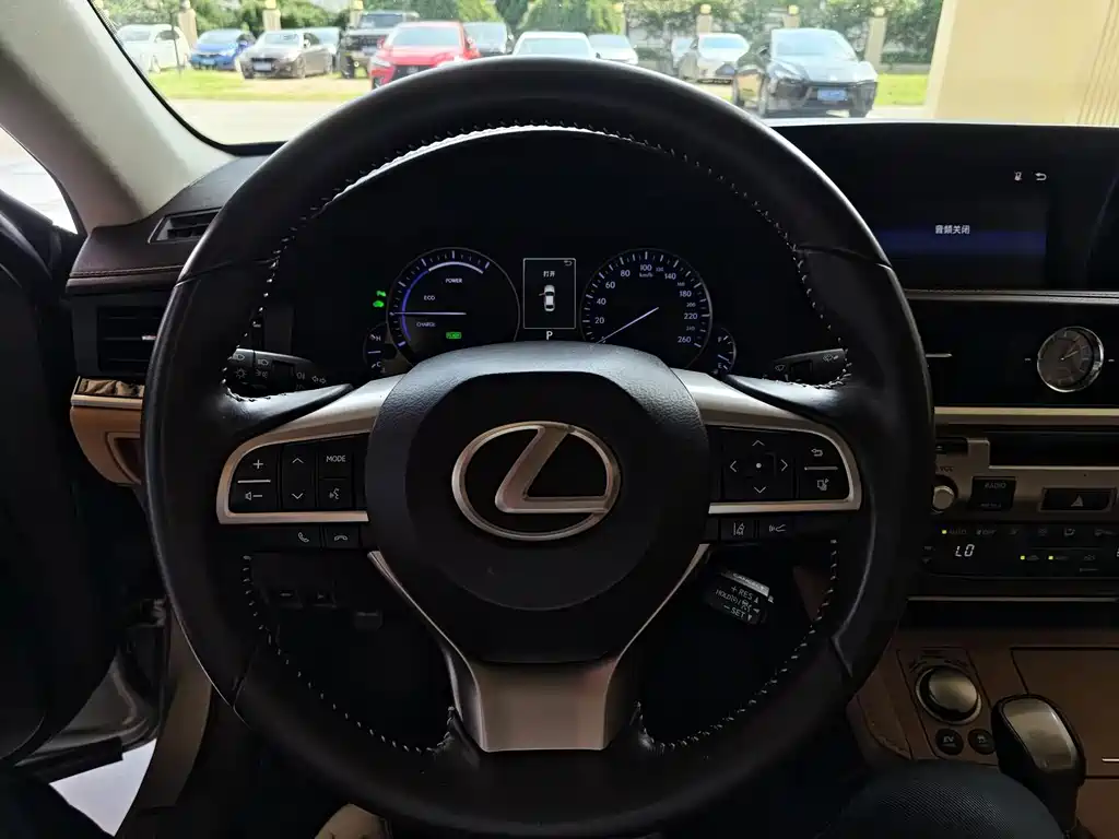 Lexus ES — миниатюра 15