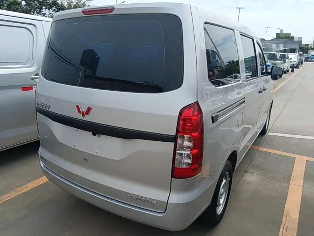 Wuling Hongguang V — миниатюра 7