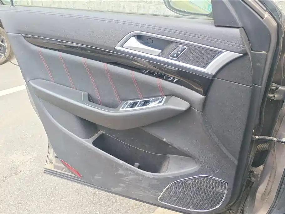 Changfeng CS10 2016 2.0T AT Luxury