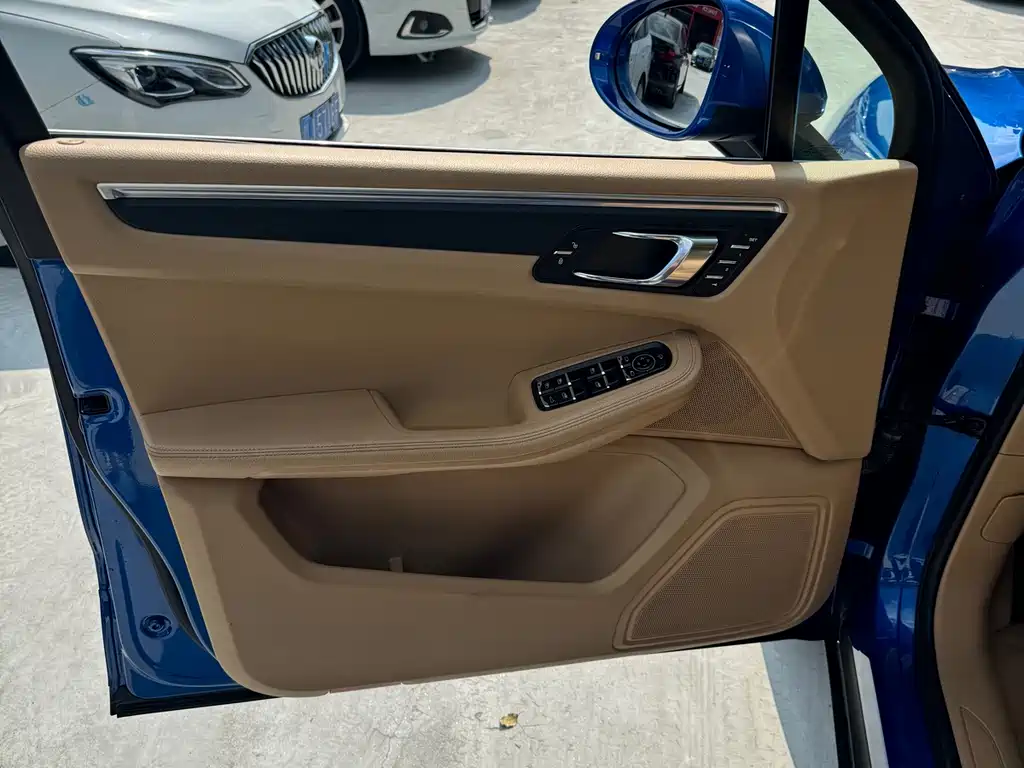 Porsche Macan — миниатюра 5