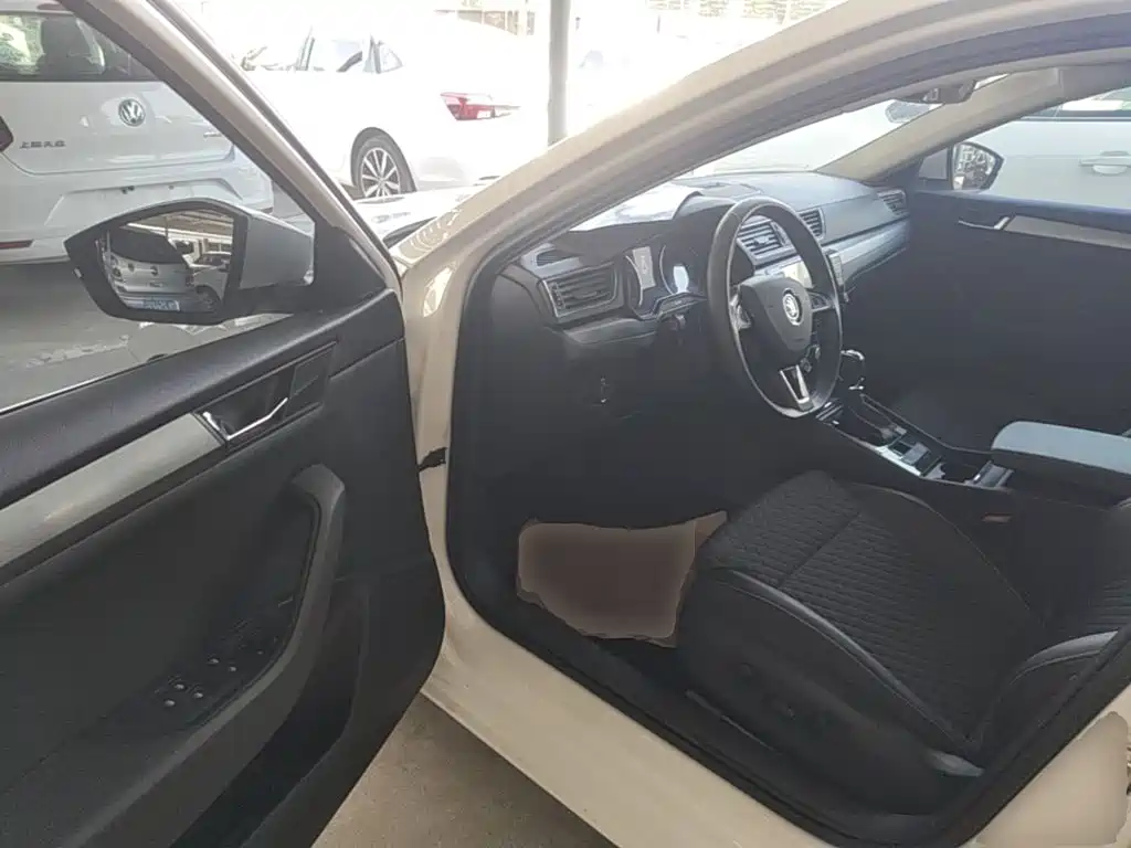 Skoda Superb — миниатюра 16