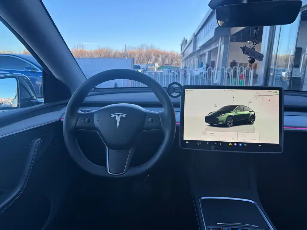 TESLA MODEL Y