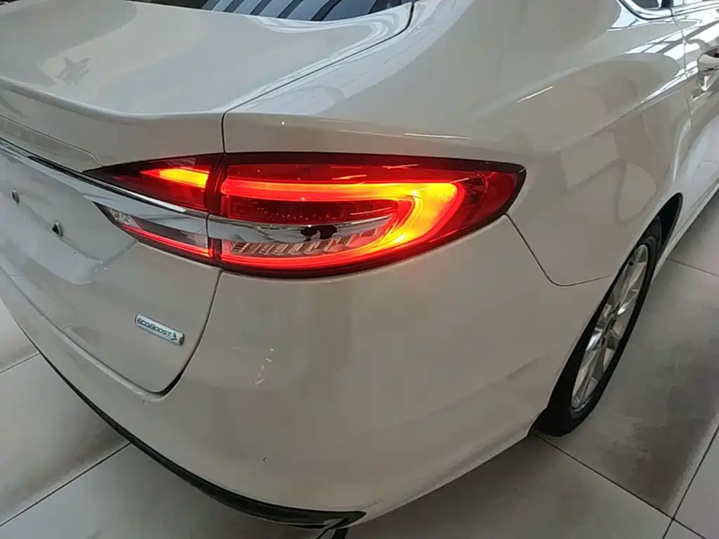 Ford Mondeo — миниатюра 8