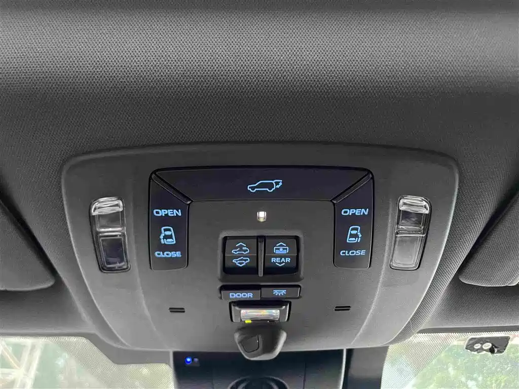 Toyota Sienna — миниатюра 24