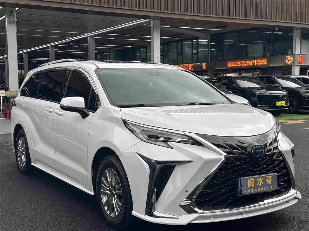 Toyota Sienna — миниатюра 2