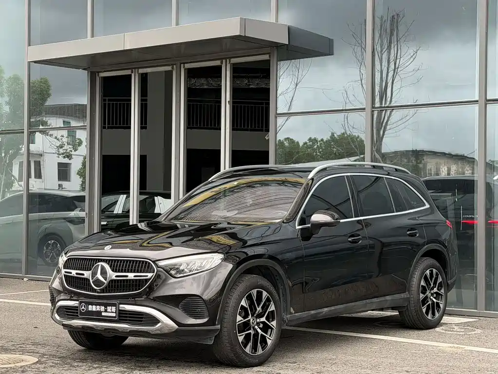 Mercedes-Benz GLC 2023 GLC 260 L 4MATIC 5 мест
