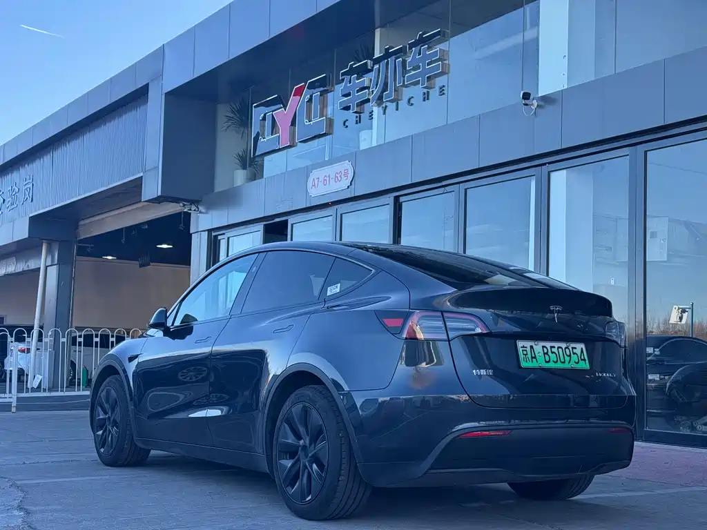TESLA MODEL Y