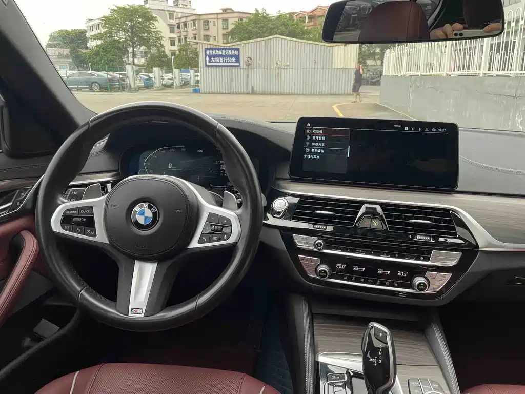 BMW 5 Series — миниатюра 10