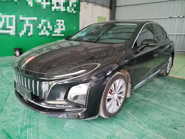 RED FLAG HONGQI E QM5 2023