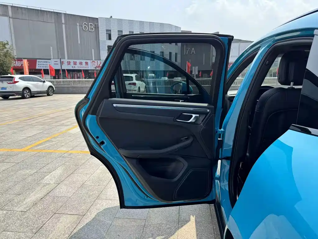 Porsche Macan — миниатюра 14