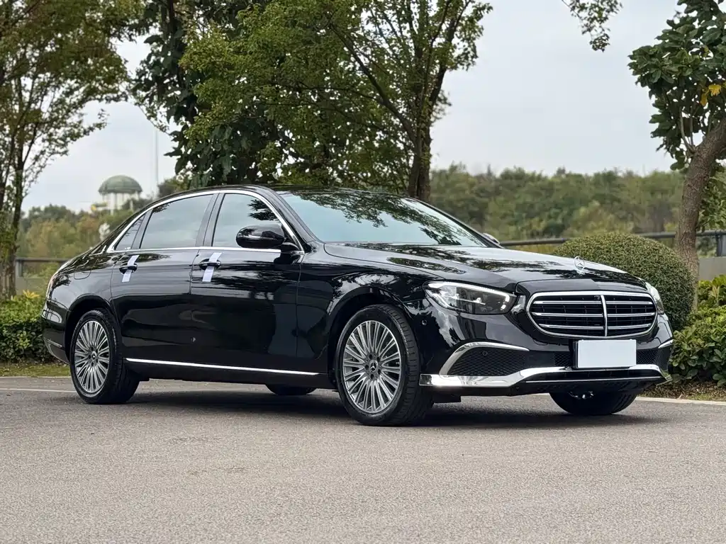 Mercedes-Benz E-Class 2022 — фото 3