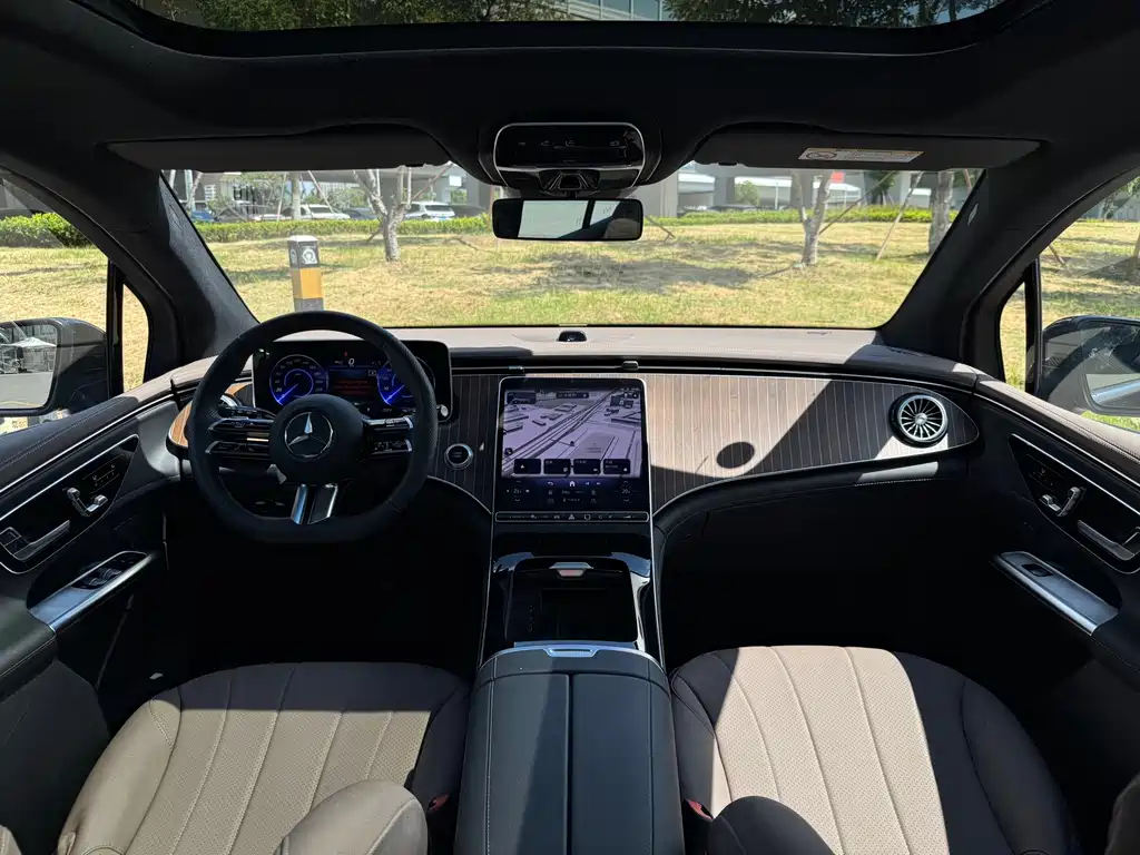 Mercedes-Benz EQE SUV — миниатюра 17