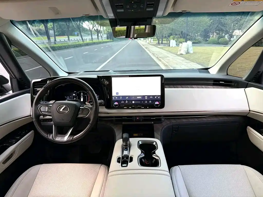 Lexus LM — миниатюра 9