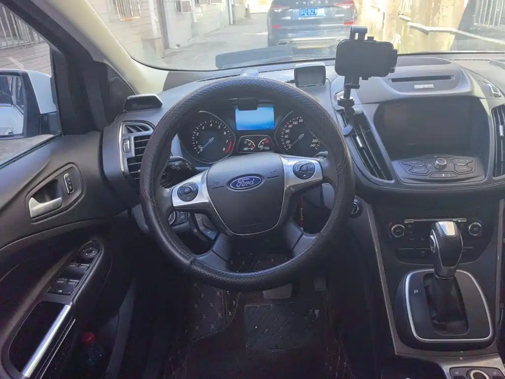 Ford Kuga — миниатюра 7