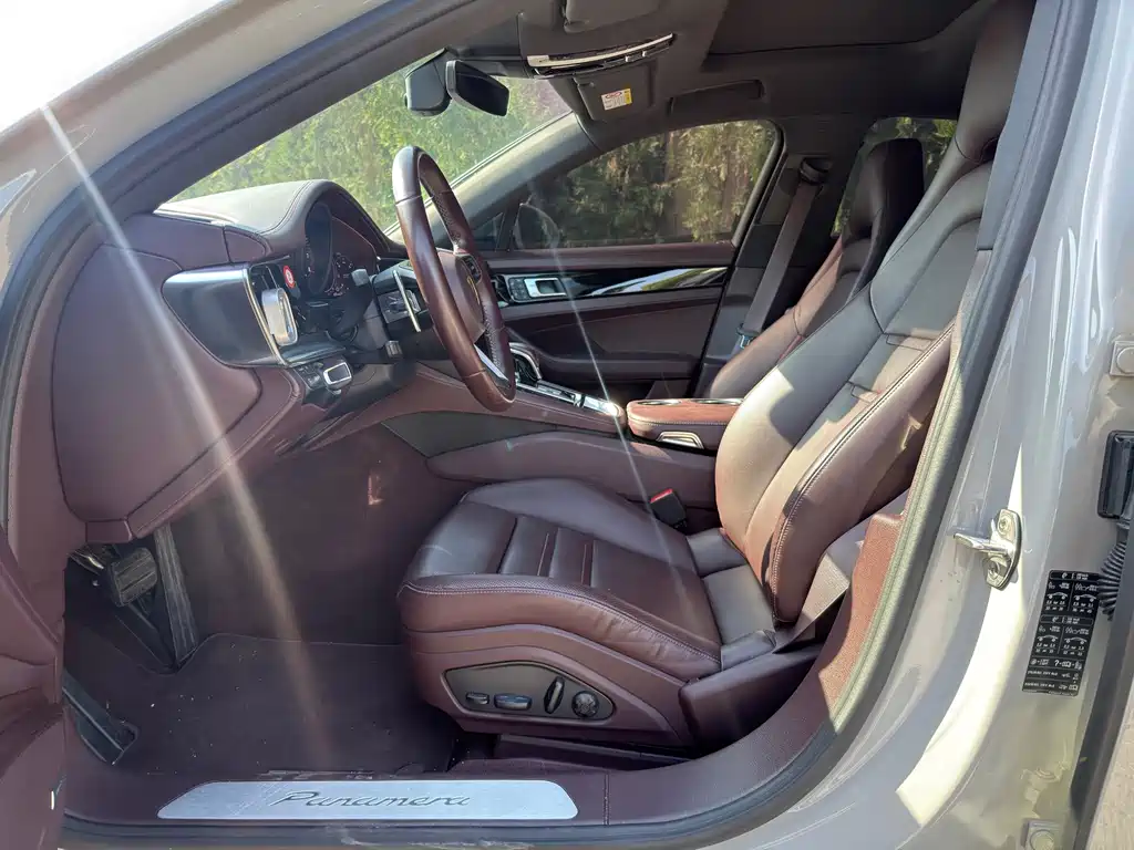 Porsche Panamera — миниатюра 2