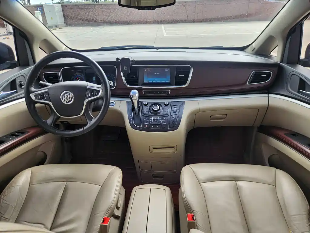 Buick GL8 — миниатюра 8