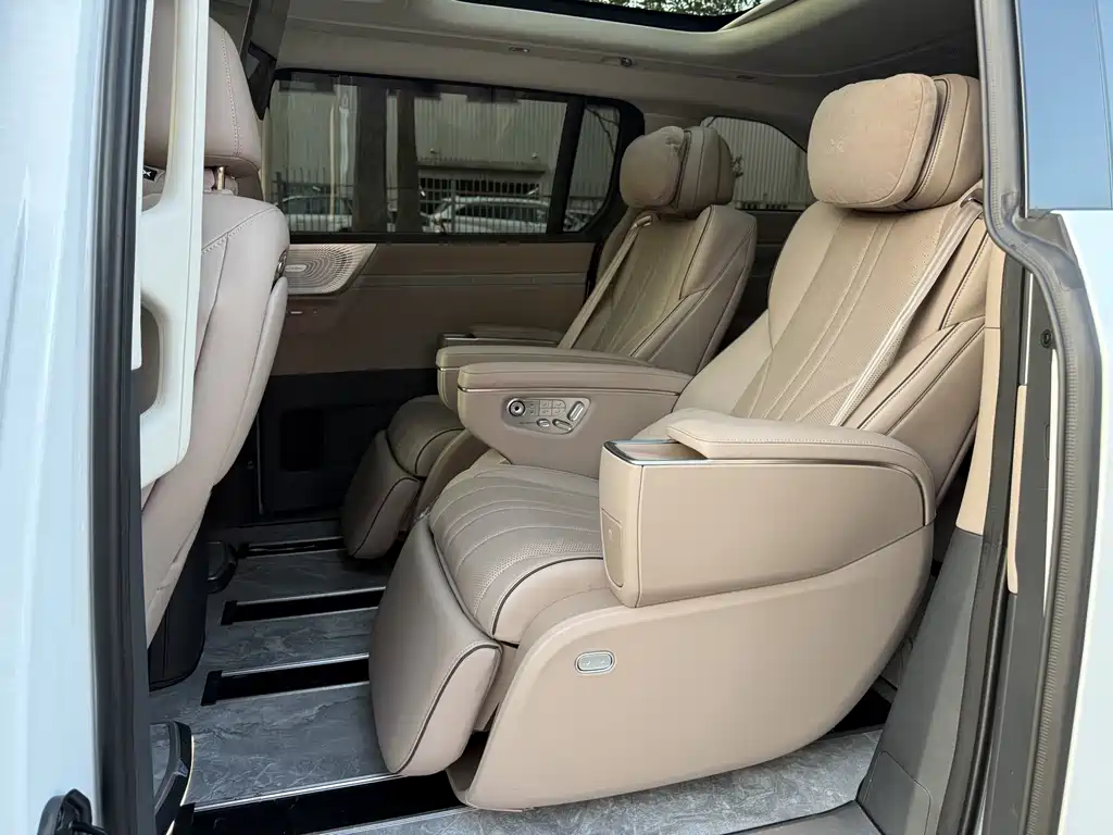 XPeng X9 — миниатюра 6