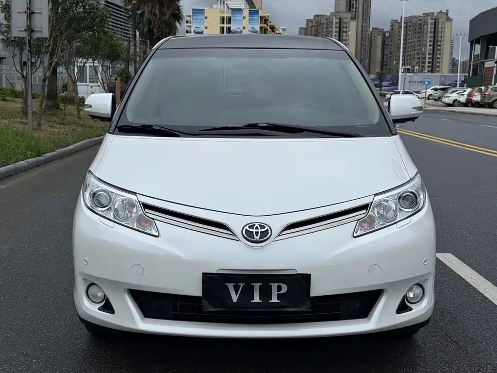 Toyota Previa — миниатюра 2