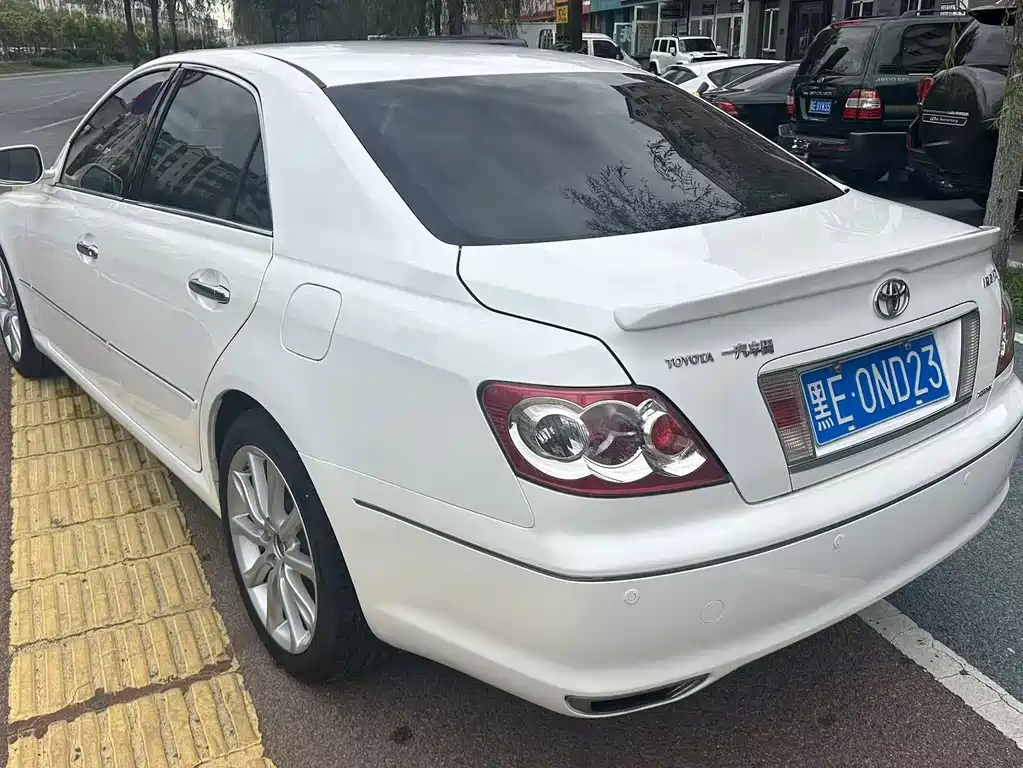 Toyota Reiz — миниатюра 5
