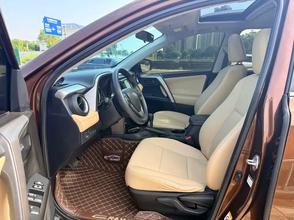 Toyota RAV4 — миниатюра 8