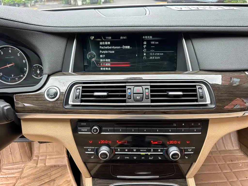 BMW 7 Series — миниатюра 21