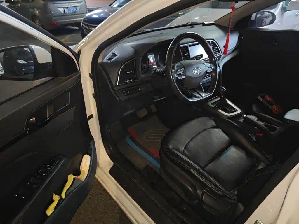 Hyundai Elantra — миниатюра 17