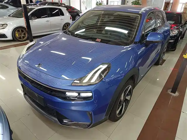 2021 Lynk & Co 06